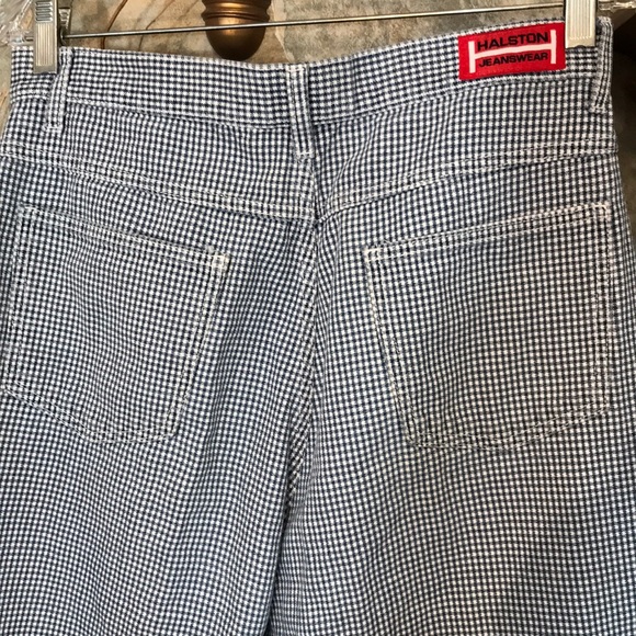 Halston Heritage Pants - Halston 🌹 Blue and white herringbone capri pants.